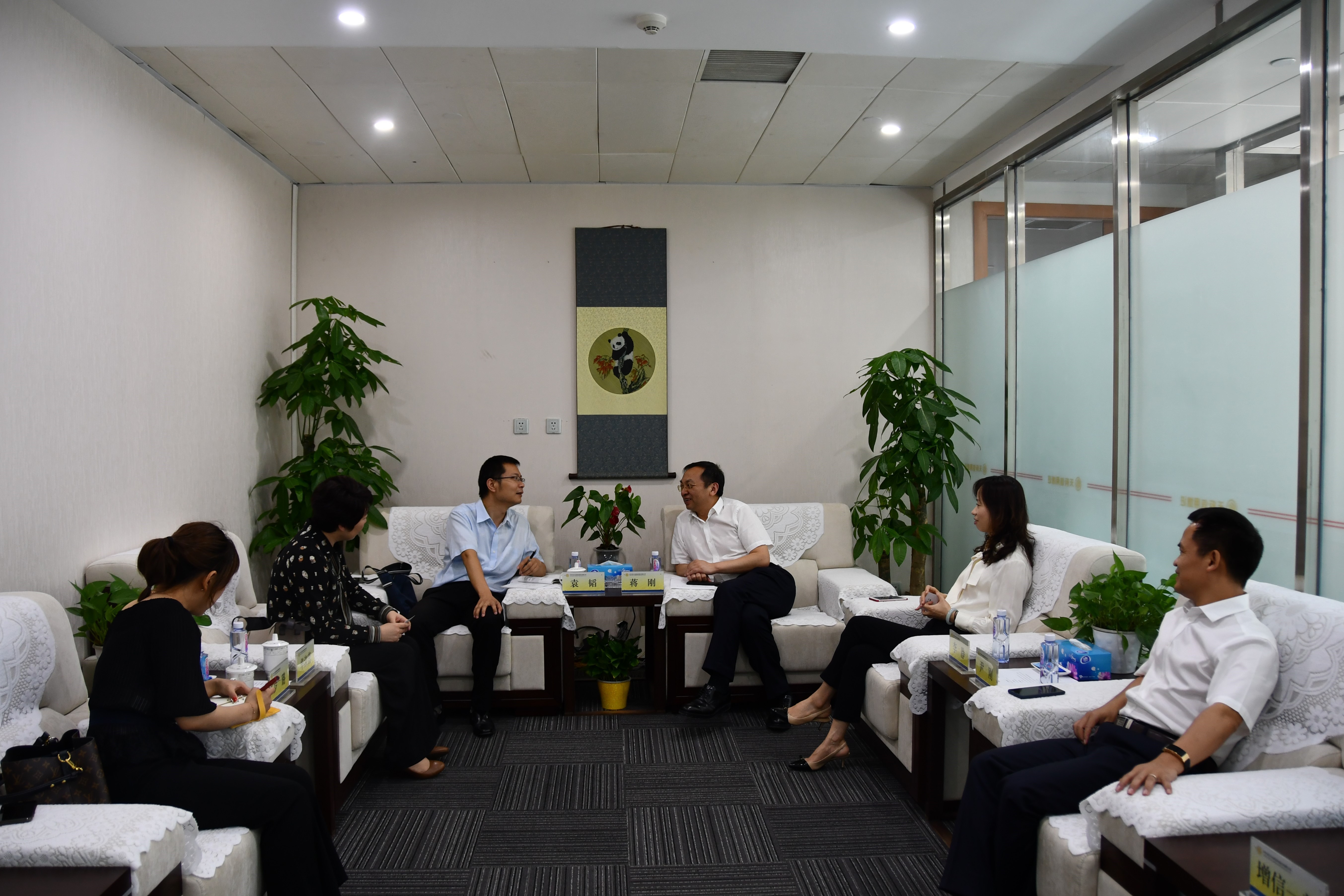 省地方金融监管局监管四处处长袁韬一行到天府信用增进公司交流座谈